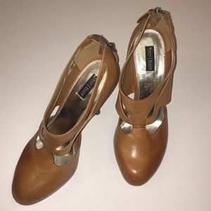 White House Black Market Shoes - 🆕 WHBM Miranda Tan Heels White House Black Market Shoes - 🆕 WHBM Miranda Tan Heels